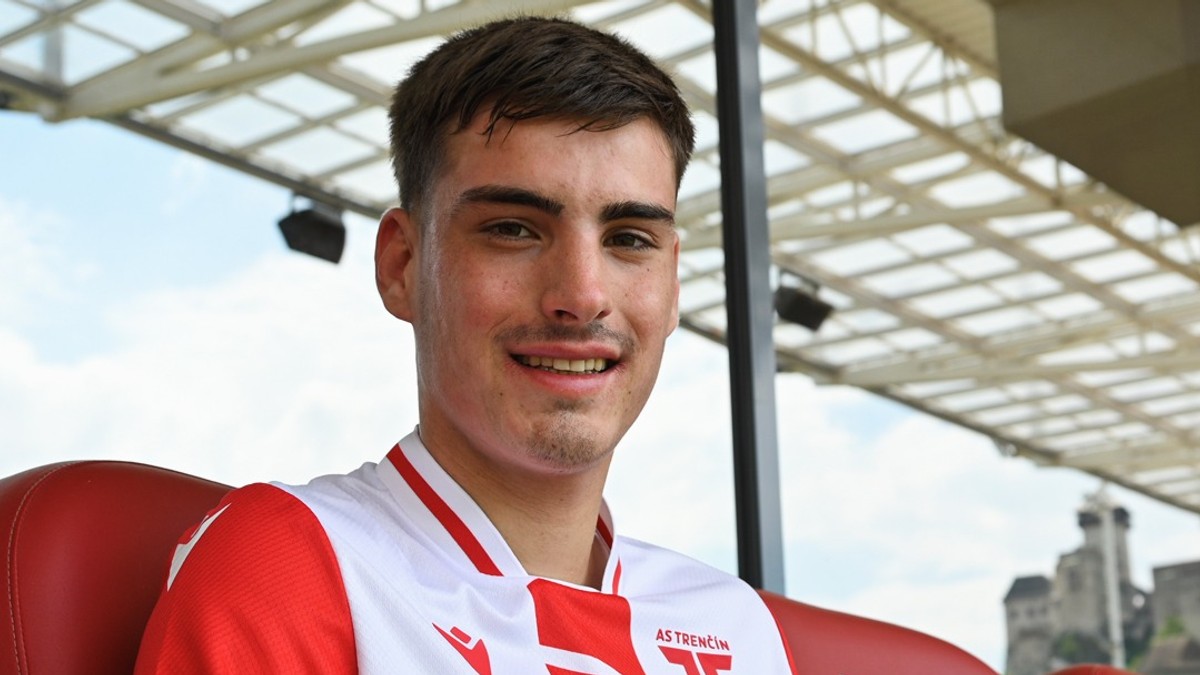 Viktor Šimič v drese AS Trenčín.