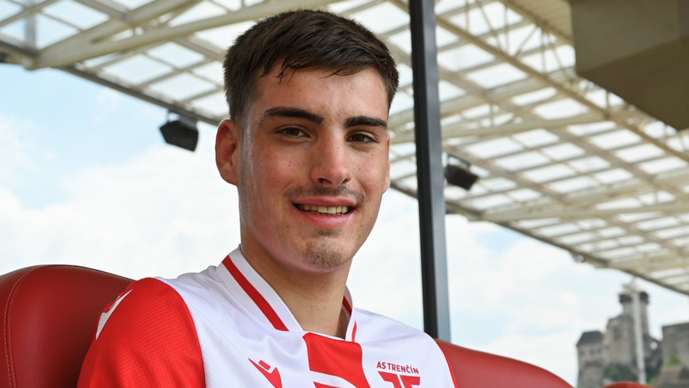 Viktor Šimič v drese AS Trenčín.