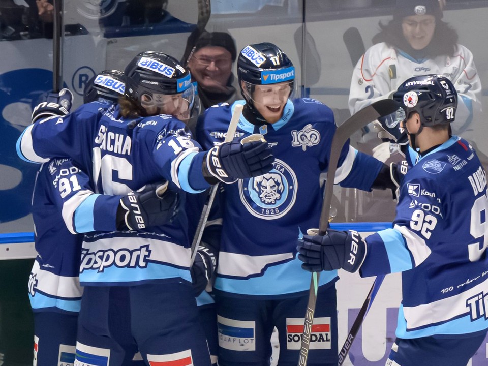 Radosť hráčov Nitry po góle.