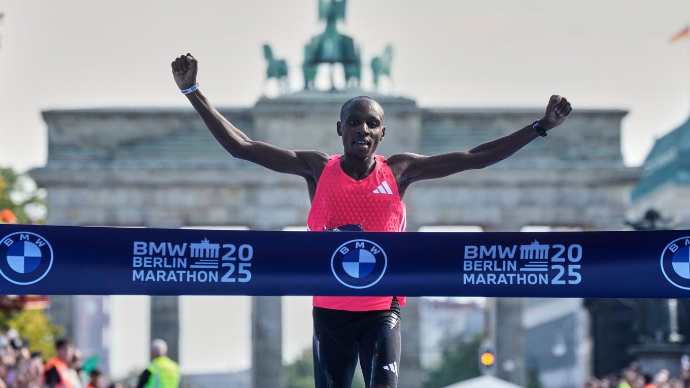 Keňan Sebastian Sawe víťazí v kategórii mužov na Berlínskom maratóne