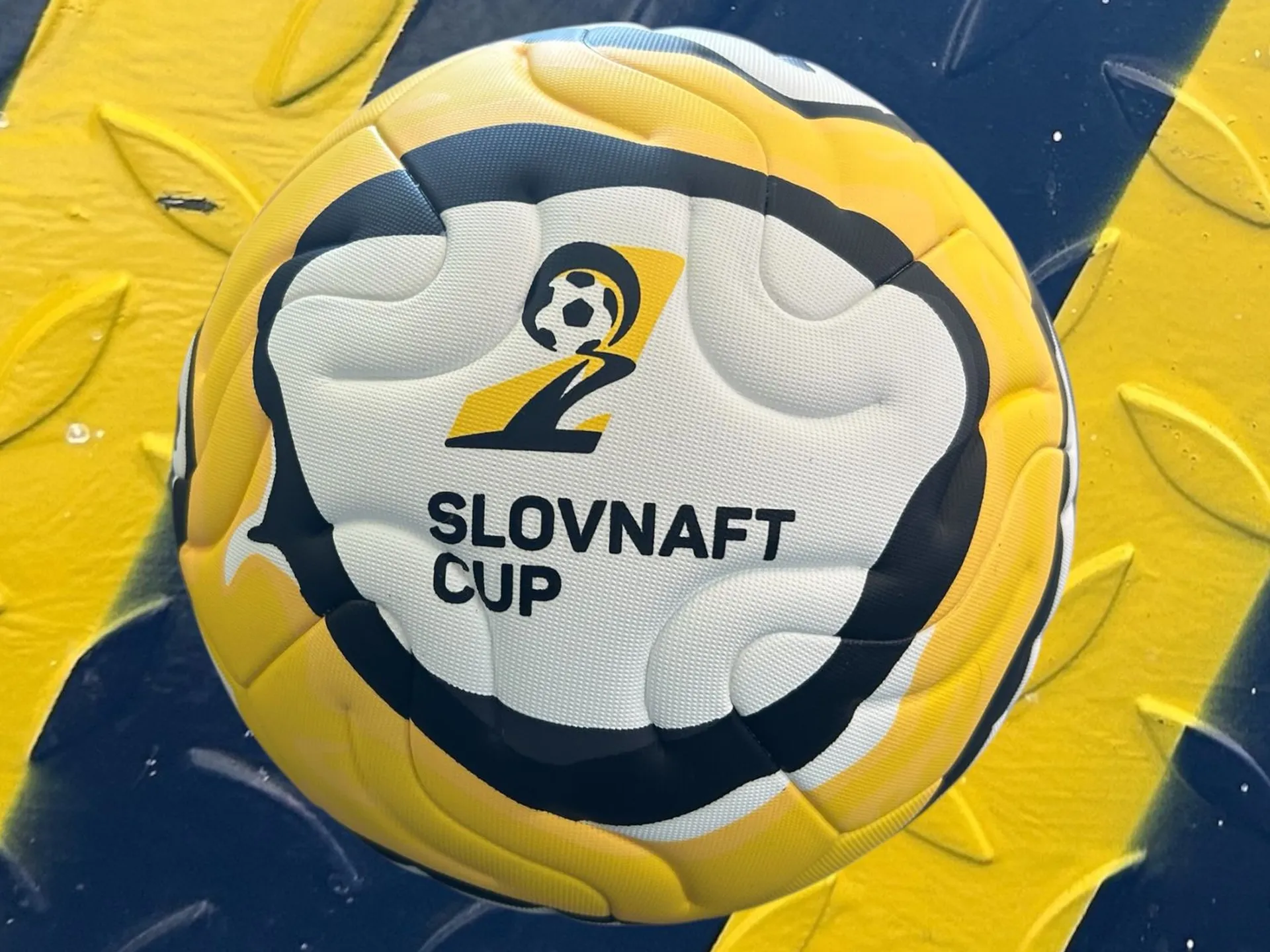 S týmito loptami sa budú hrať kľúčové fázy Slovnaft Cupu.