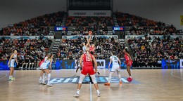 Hráčky slovenskej a poľskej reprezentácie počas basketbalového zápasu kvalifikácie ME 2027.