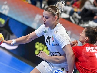 Marianna Rebičová (vpravo) v zápase proti Maďarsku. 