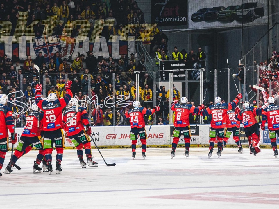 Radosť hráčov Pardubíc.