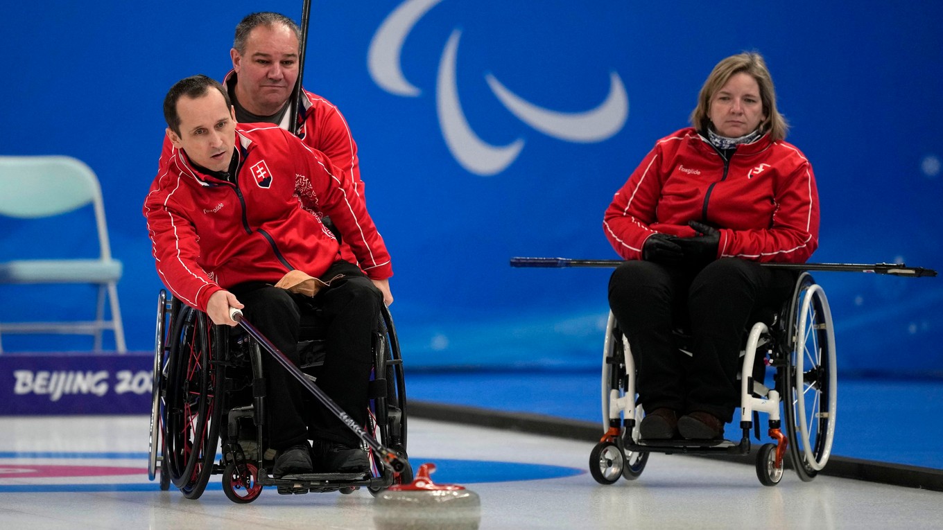 Slovenskí reprezentanti v curlingu na vozíku na ZPH 2022. 