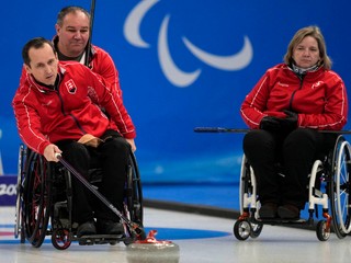 Slovenskí reprezentanti v curlingu na vozíku na ZPH 2022. 