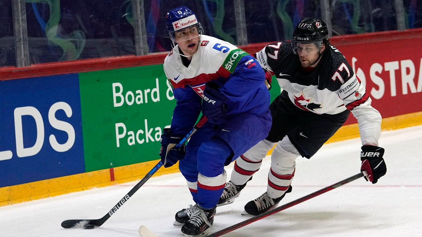 Šimon Nemec v zápase Slovensko - Kanada na MS v hokeji 2022.