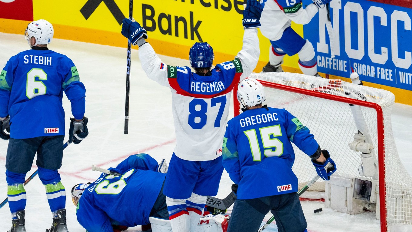 Pavol Regenda oslavuje gól v zápase základnej A- skupiny Slovensko - Slovinsko na MS v hokeji 2025.
