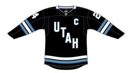Domáci dres Utahu v prvej sezóne v NHL.