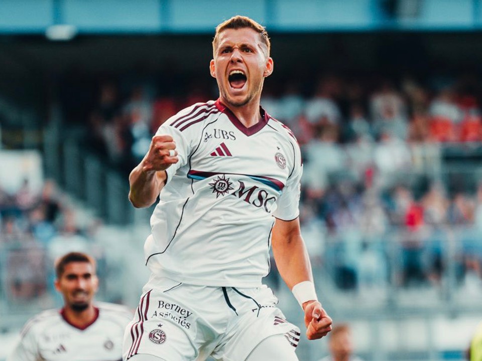 Samuel Mráz oslavuje gól.