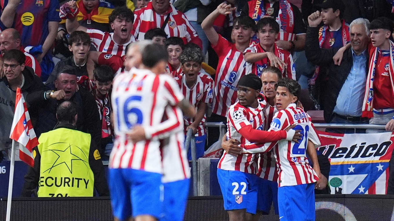 Atlético Madrid oslavuje gól. 
