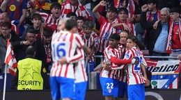 Atlético Madrid oslavuje gól. 
