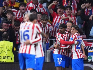 Atlético Madrid oslavuje gól. 