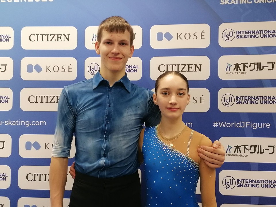 Laura Hečková a Alex Války po krátkom programe na MS juniorov v Debrecíne.