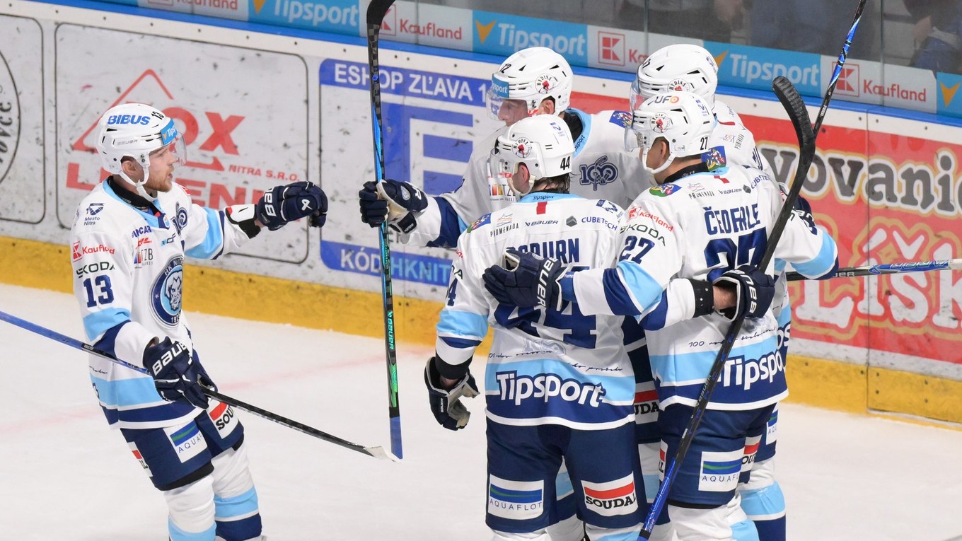 Radosť hráčov Nitry po góle.