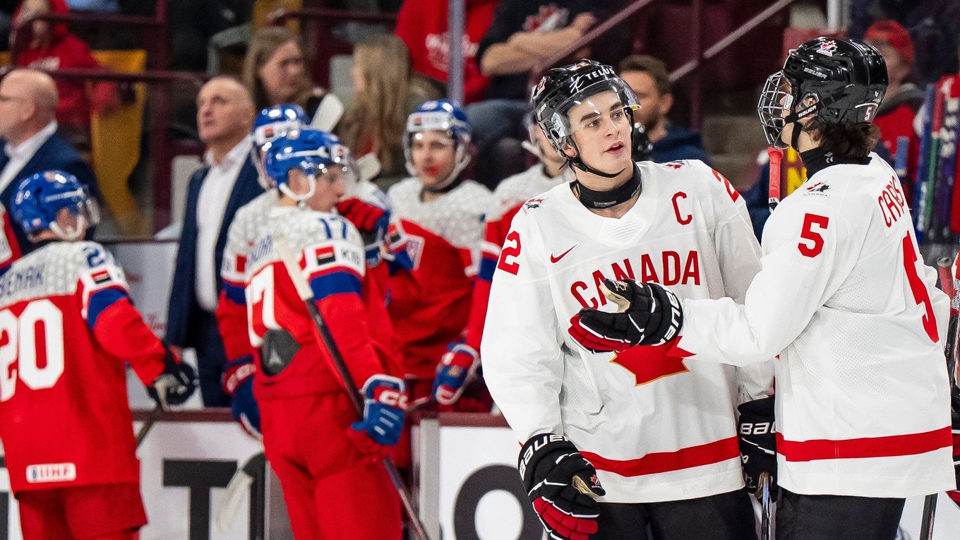 Kanadský hokejista Porter Martone (22) sa teší z gólu v zápase základnej B-skupiny Česko - Kanada na MS hráčov do 20 rokov.