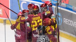 Na snímke hráči Trenčína sa tešia z gólu.