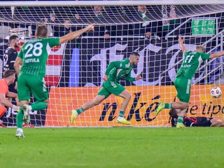 Na snímke druhá gólová akcia Prešova počas zápasu 14. kola futbalovej Niké ligy FC Tatran Prešov - FC Spartak.