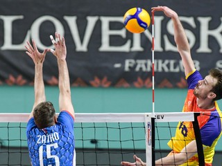 Juraj Zaťko (vľavo) v zápase Slovensko - Rumunsko.