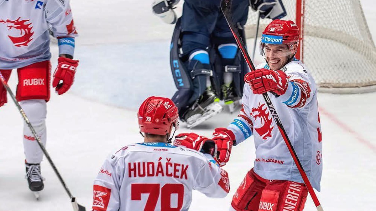 Libor Hudáček a Marko Daňo (vpravo) sa tešia z gólu. 