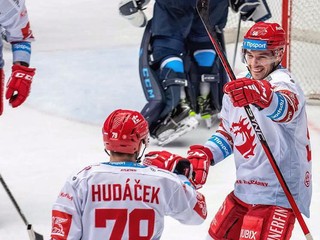 Libor Hudáček a Marko Daňo (vpravo) sa tešia z gólu. 