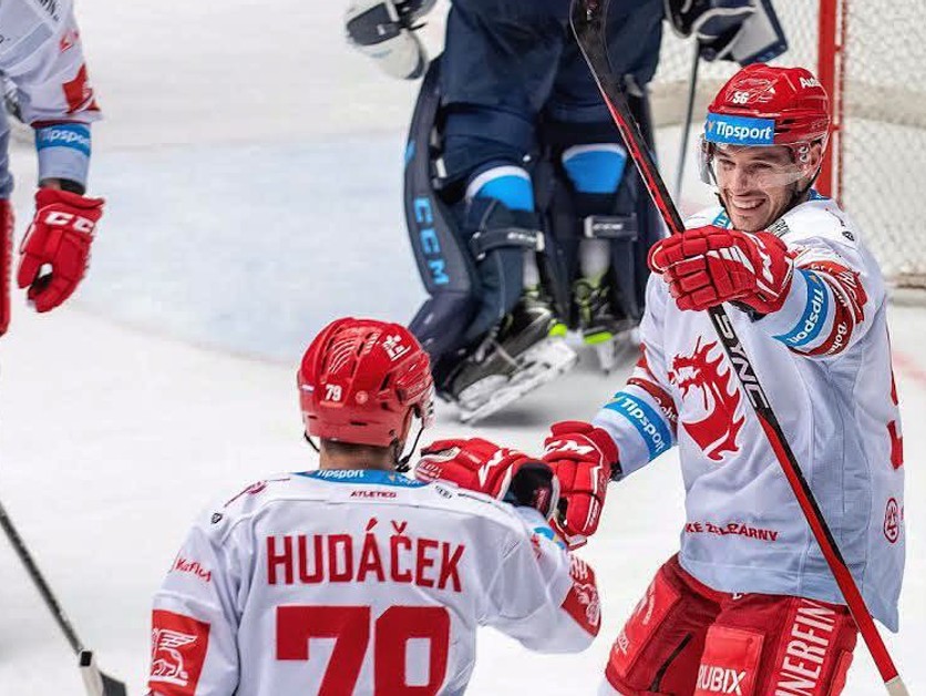 Libor Hudáček a Marko Daňo (vpravo) sa tešia z gólu. 