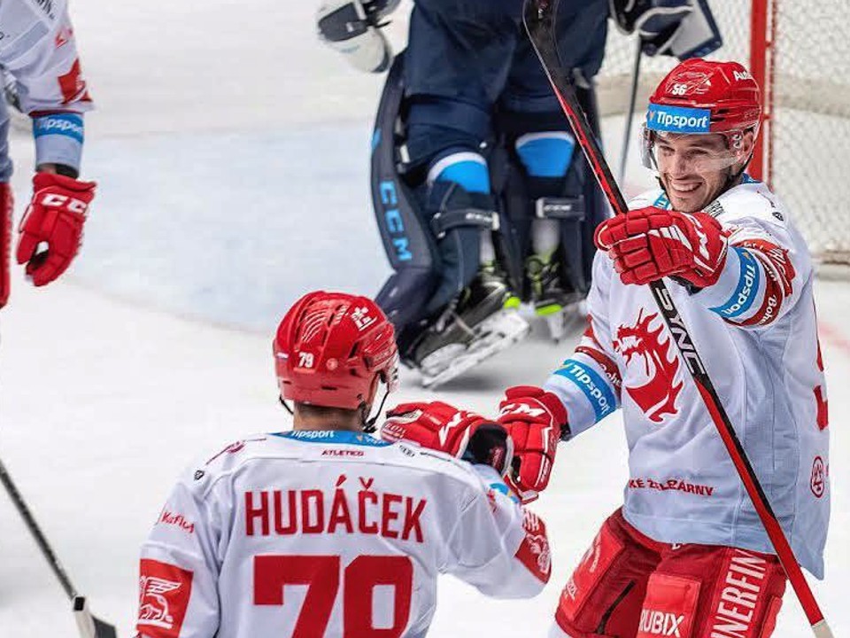 Libor Hudáček a Marko Daňo (vpravo) sa tešia z gólu. 