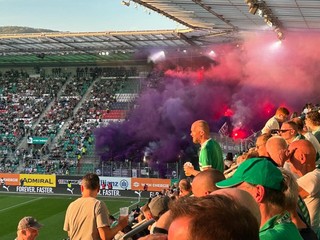 Výtržnosti počas zápasu 7. kola rakúskej Bundesligy medzi SK Rapid Viedeň a Austria Viedeň.