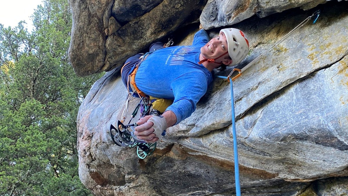 Smrť v priamom prenose. Mladý horolezec spadol z ikonického vrchu počas živého vysielania