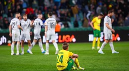 V popredí sklamaný Samuel Ďatko (Žilina) po prehre v zápase 6. kola nadstavbovej časti futbalovej Niké ligy v skupine o titul medzi MŠK Žilina - ŠK Slovan Bratislava.