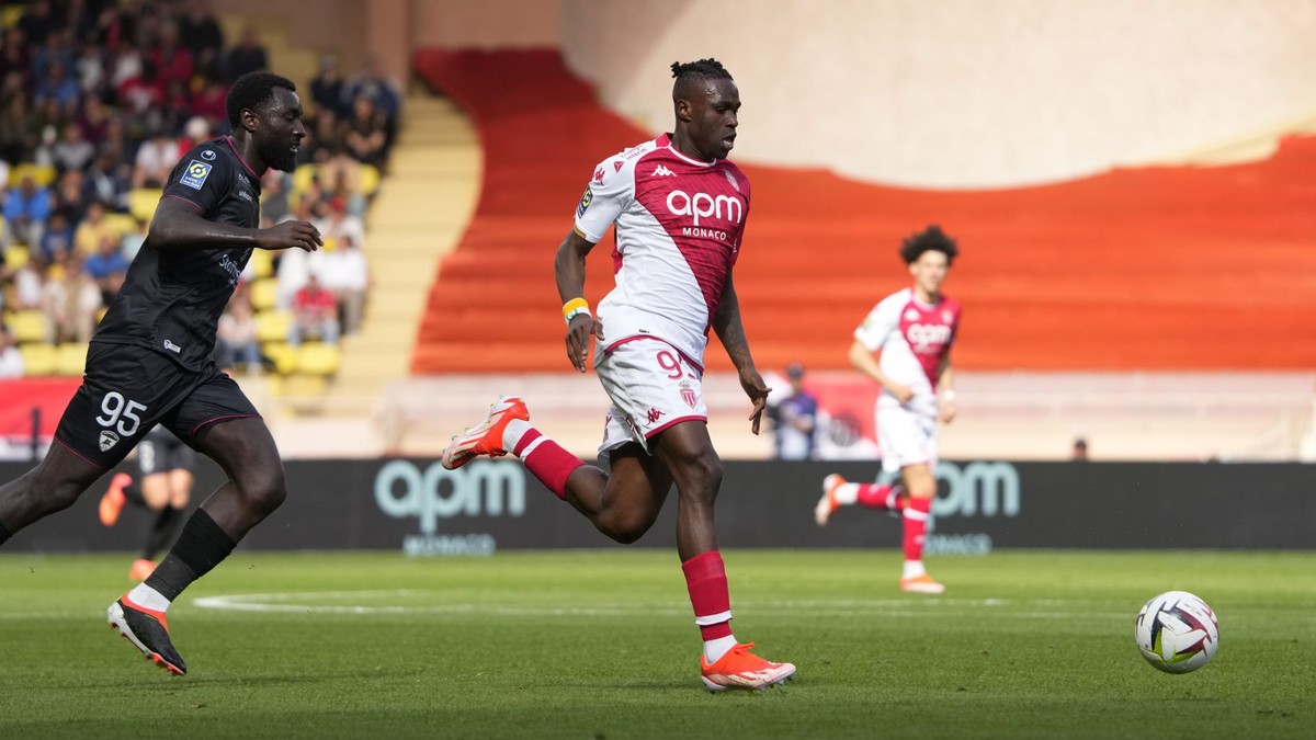 Momentka zo zápasu 32. kola Ligue 1 medzi AS Monaco a Clearmontom.