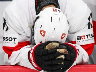 Sklamaný švajčiarsky hokejista Mike Aeschlimann.