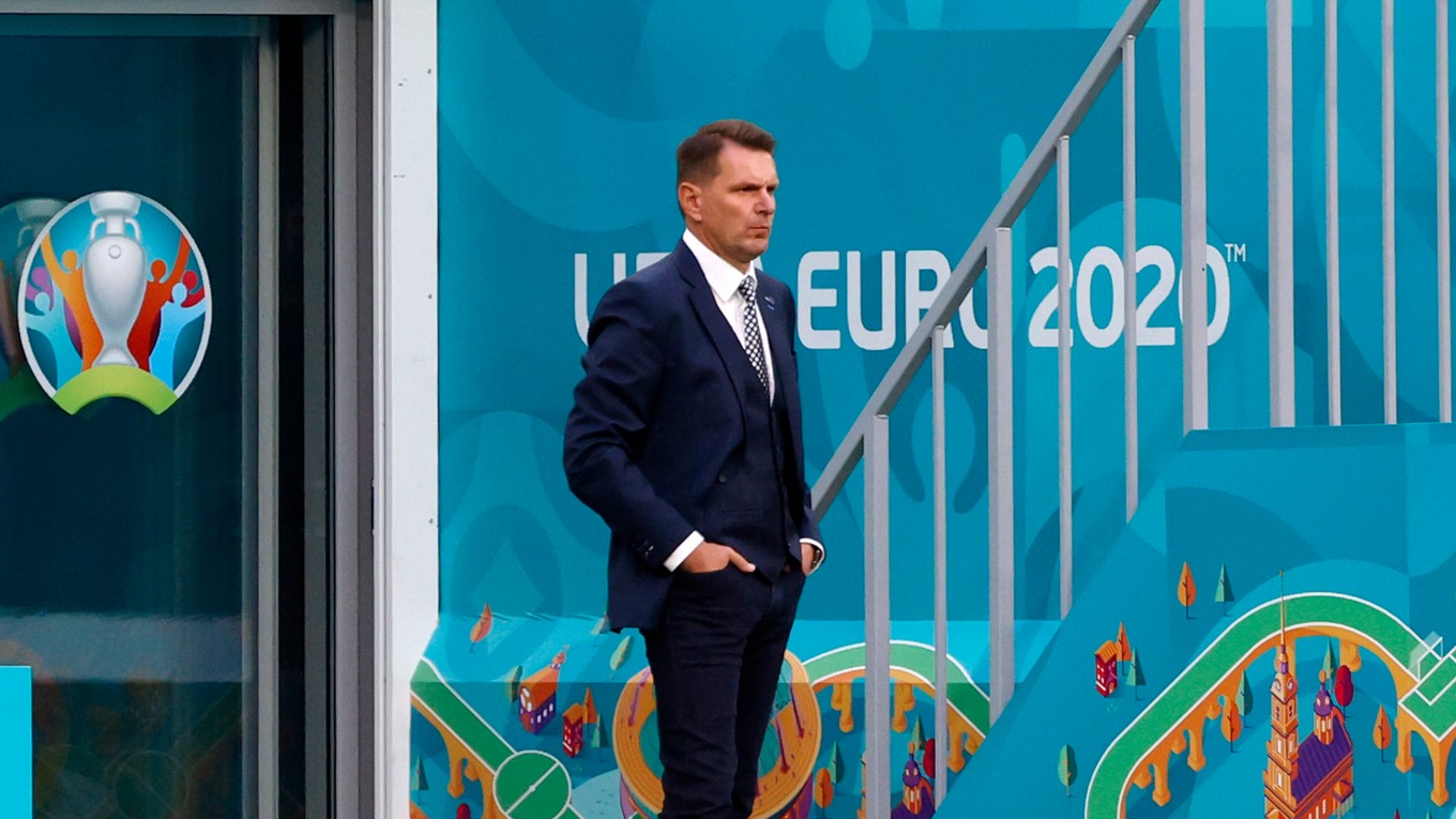 Tréner Štefan Tarkovič počas zápasu Slovensko - Poľsko na EURO 2020.
