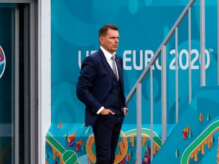 Tréner Štefan Tarkovič počas zápasu Slovensko - Poľsko na EURO 2020.