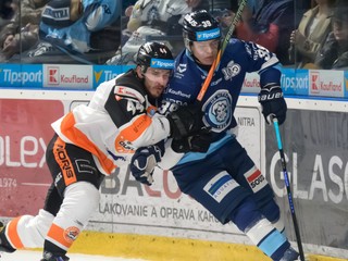 Zľava Jakub Meliško (Michalovce) a Jakub Lacka (Nitra)