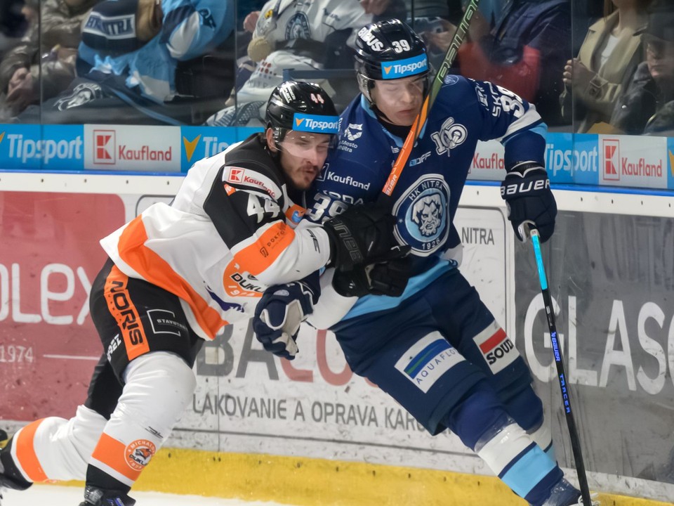 Zľava Jakub Meliško (Michalovce) a Jakub Lacka (Nitra)