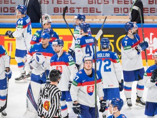 Slovenskí hokejisti po štvrťfinále MS v hokeji 2022.