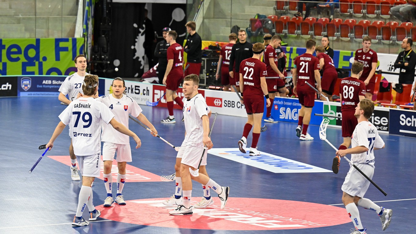 Momentka zo zápasu Slovensko - Lotyšsko na MS vo florbale 2022.