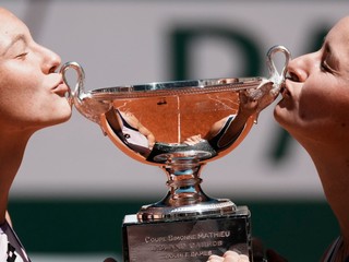 Barbora Krejčíková a Kateřina Siniaková vyhrali Roland Garros 2021.