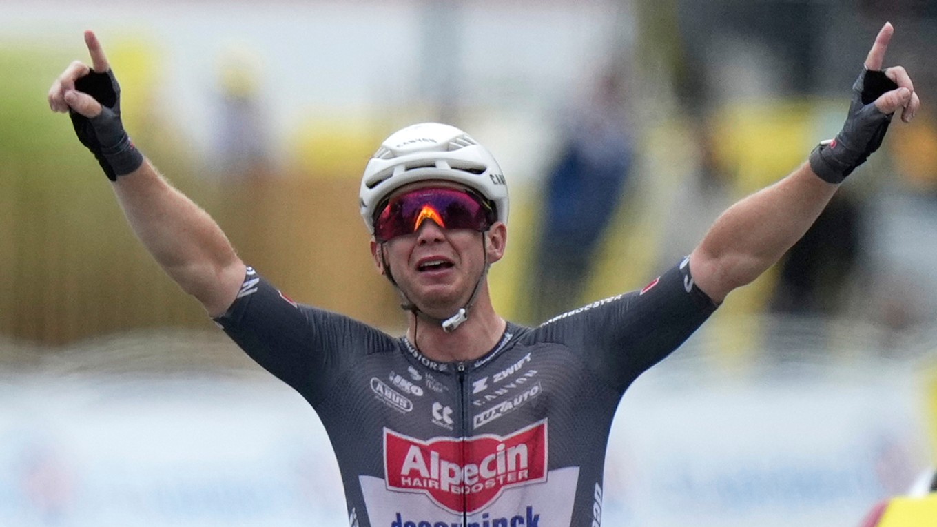 Kaden Groves sa teší z víťazstva v 20. etape Tour de France 2025.