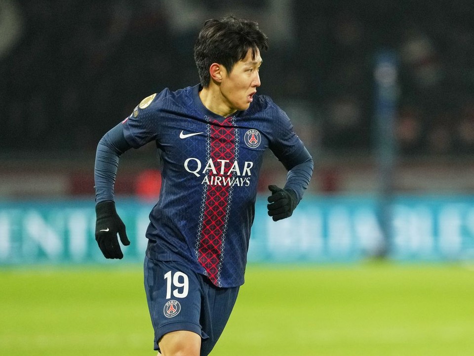 Lee Kang-in v drese PSG