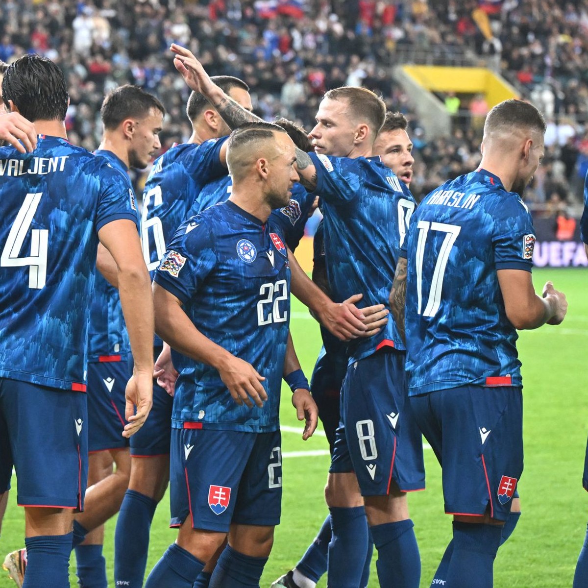 Gólová radosť hráčov Slovenska počas zápasu C-divízie Ligy národov vo futbale Slovensko - Kazachstan. 