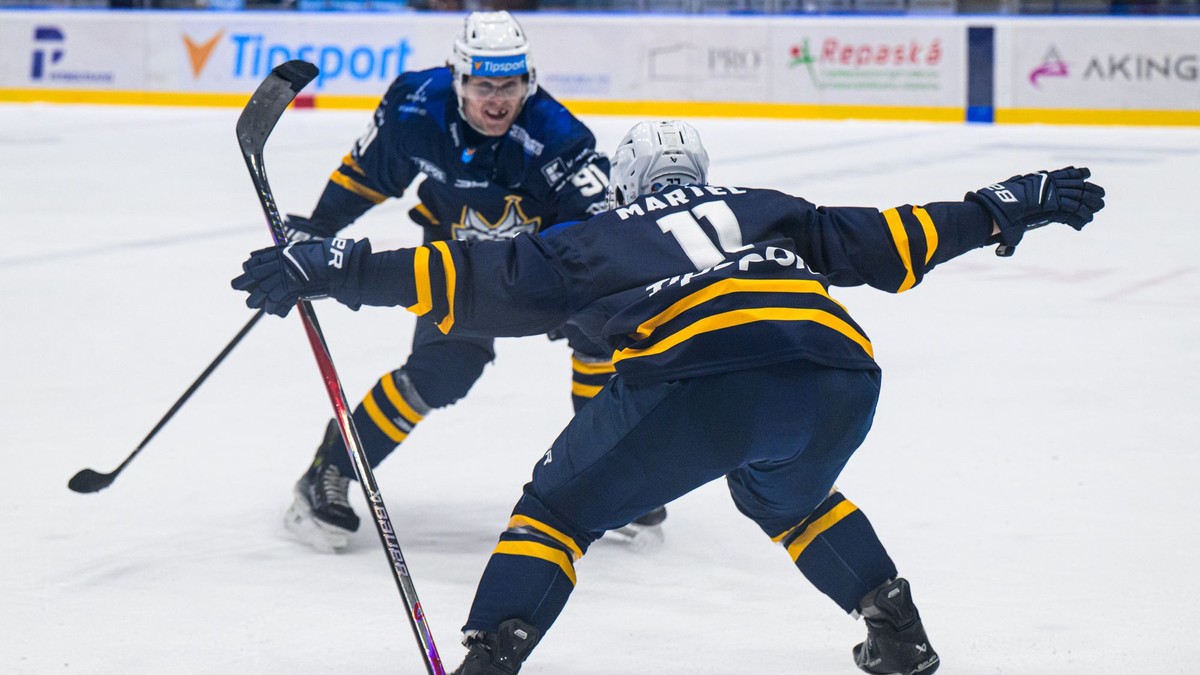 Vpravo Danick Martel (Spišská Nová Ves) sa teší z gólu