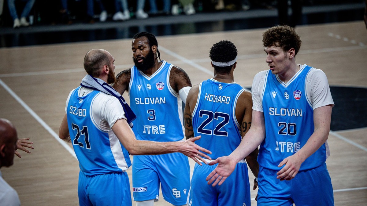 Momentka zo zápasu BC Slovan Bratislava - Iskra Svit v 1. štvrťfinále Tipos SBL. 