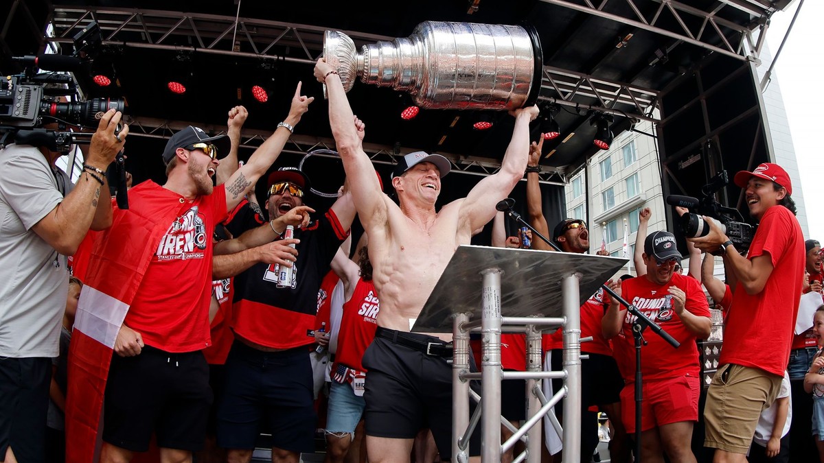 Carolina Hurricanes oslavuje zisk Stanley Cupu