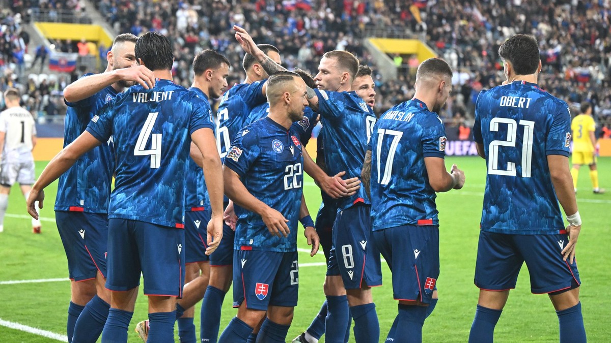Gólová radosť hráčov Slovenska počas zápasu C-divízie Ligy národov vo futbale Slovensko - Kazachstan. 