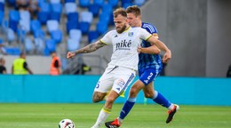 Žan Medved (vľavo) a Siemen Voet v zápase Niké ligy ŠK Slovan Bratislava - FC Košice. 