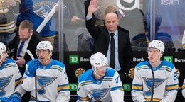 Jim Montgomery a hráči St. Louis Blues. 