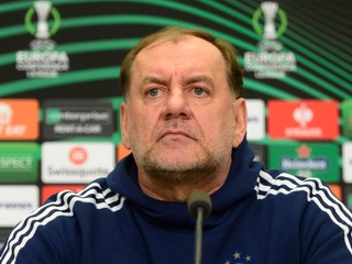 Tréner Slovana Bratislava Vladimír Weiss starší.
