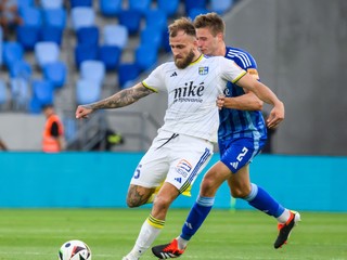 Žan Medved (vľavo) a Siemen Voet v zápase Niké ligy ŠK Slovan Bratislava - FC Košice. 